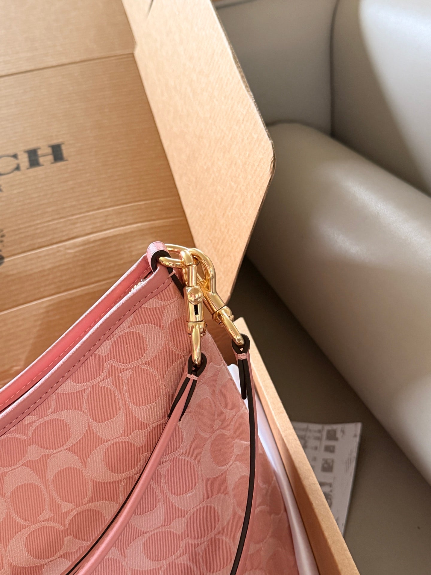 Luxury and Contemporary-Luxury Handbags Crafted Exclusively for Elegant Ladies-6