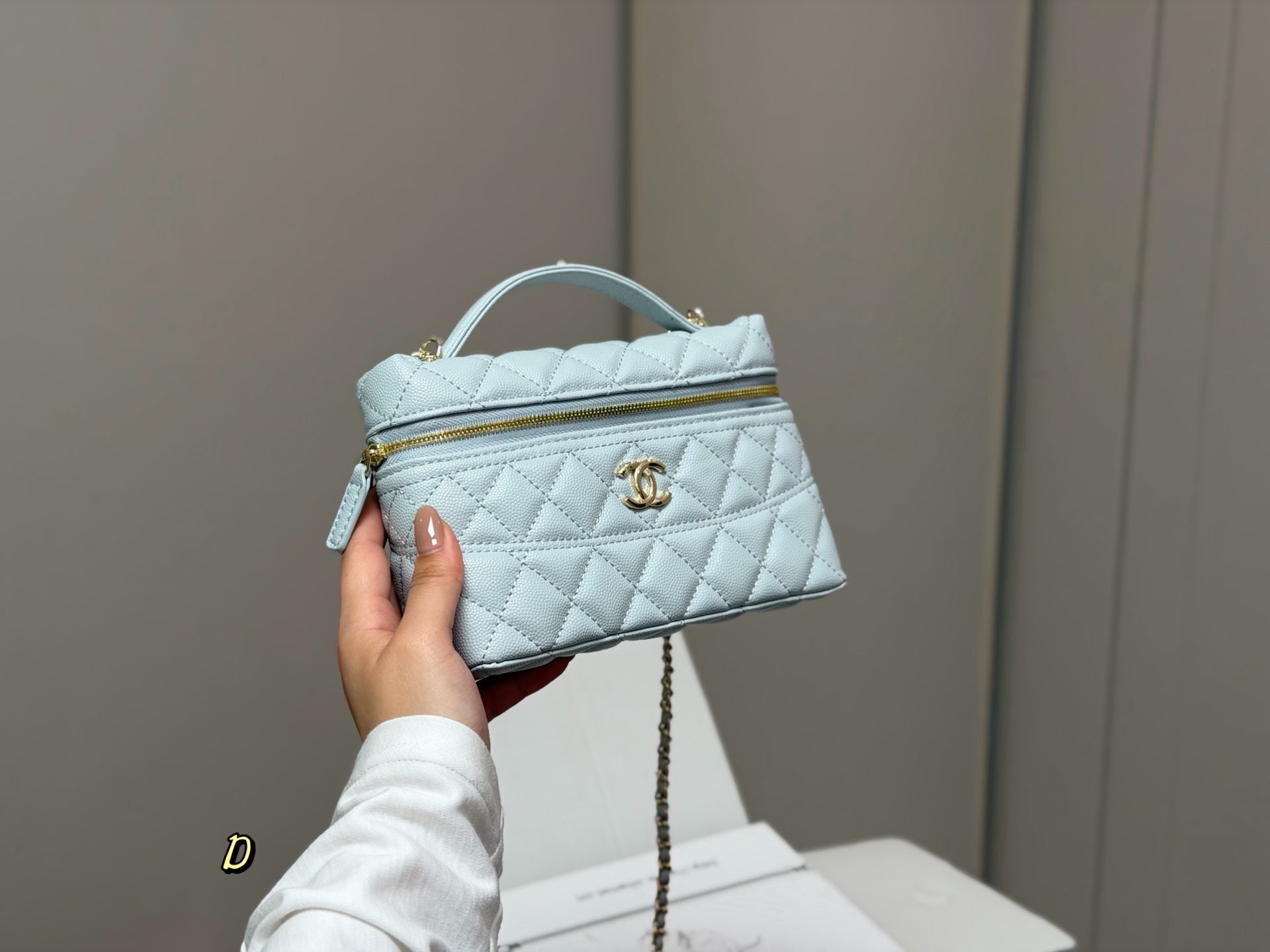High-End Women's Fashion Handbags-28