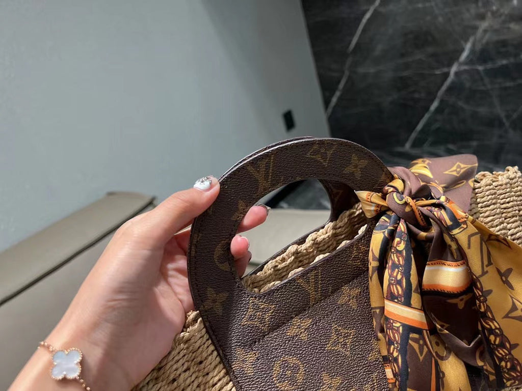 2022  V handbag--74