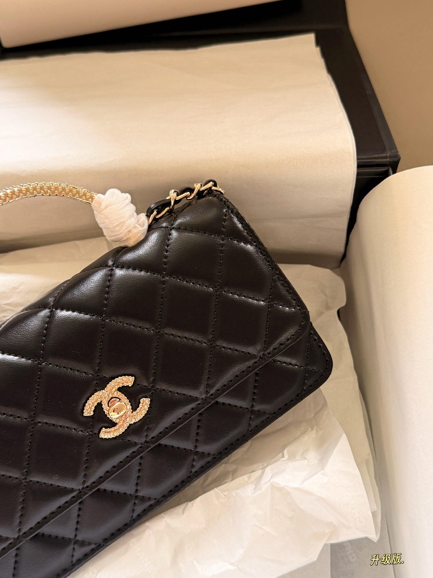 Luxury and Contemporary-Luxury Handbags Crafted Exclusively for Elegant Ladies-9