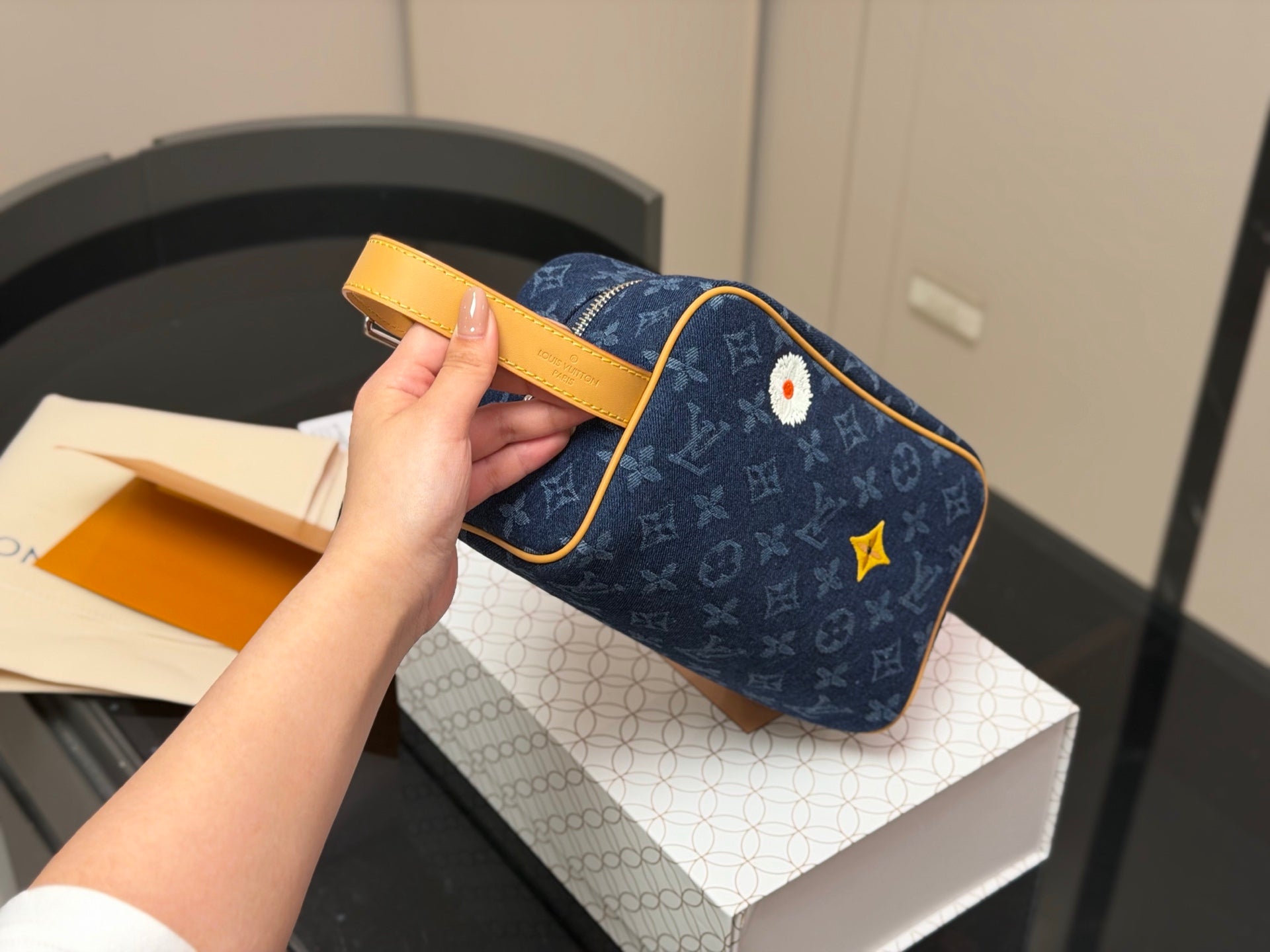 High-End Women's Fashion Handbags-15