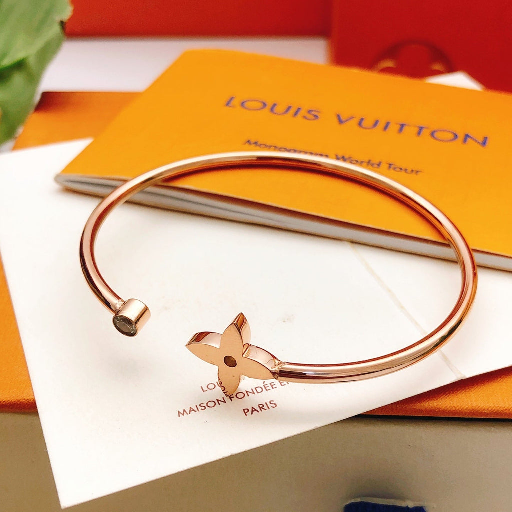 High-Quality Polished Bangle-ww