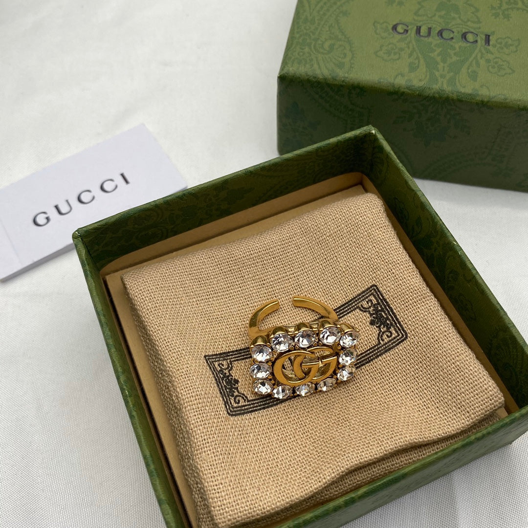 Ring with crystals