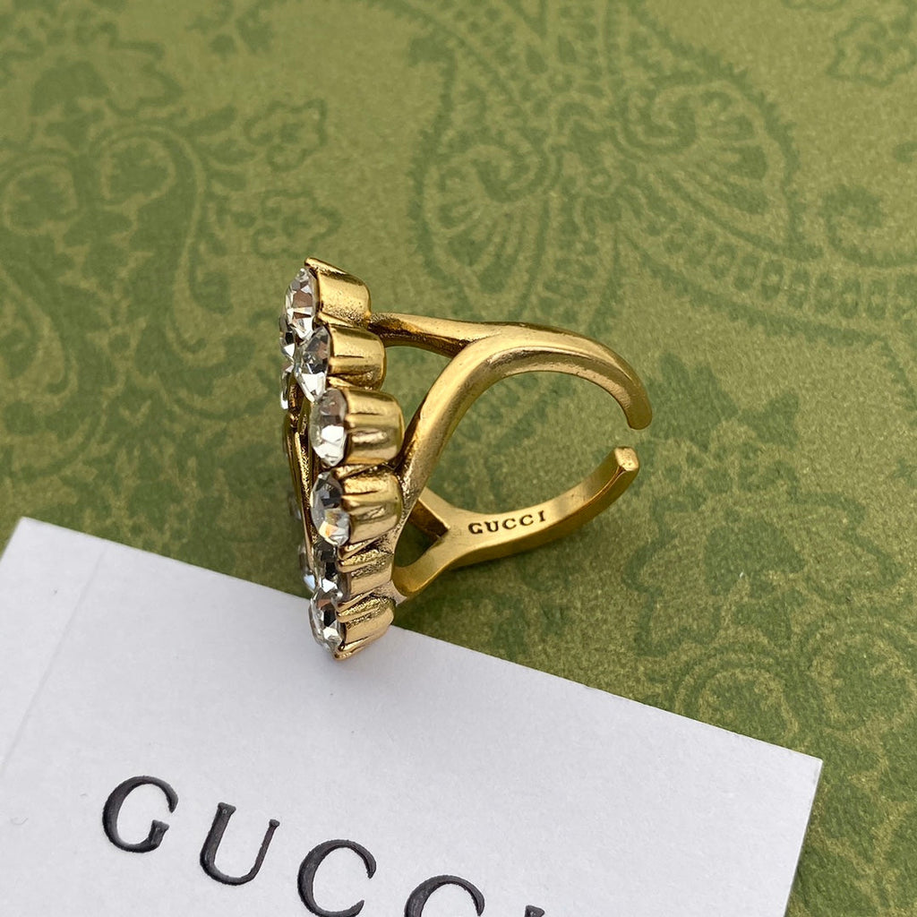 Ring with crystals