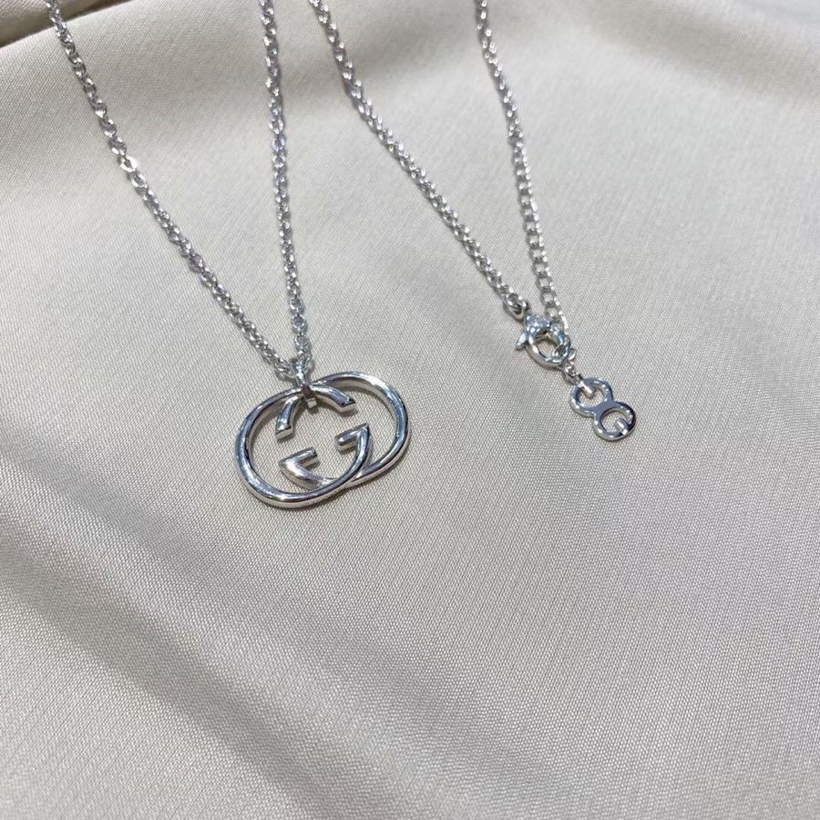 Slivery necklace