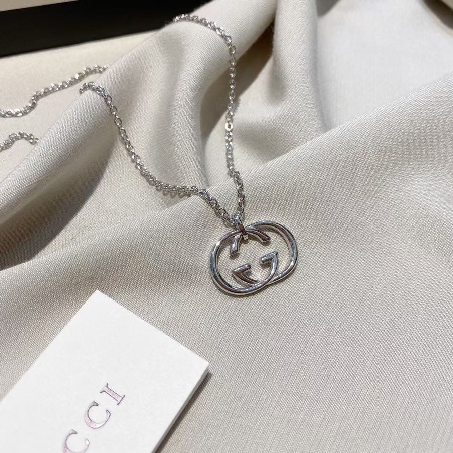 Slivery necklace
