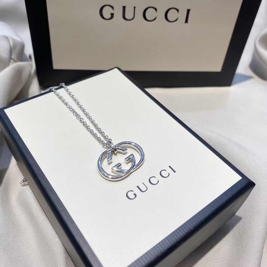 Slivery necklace