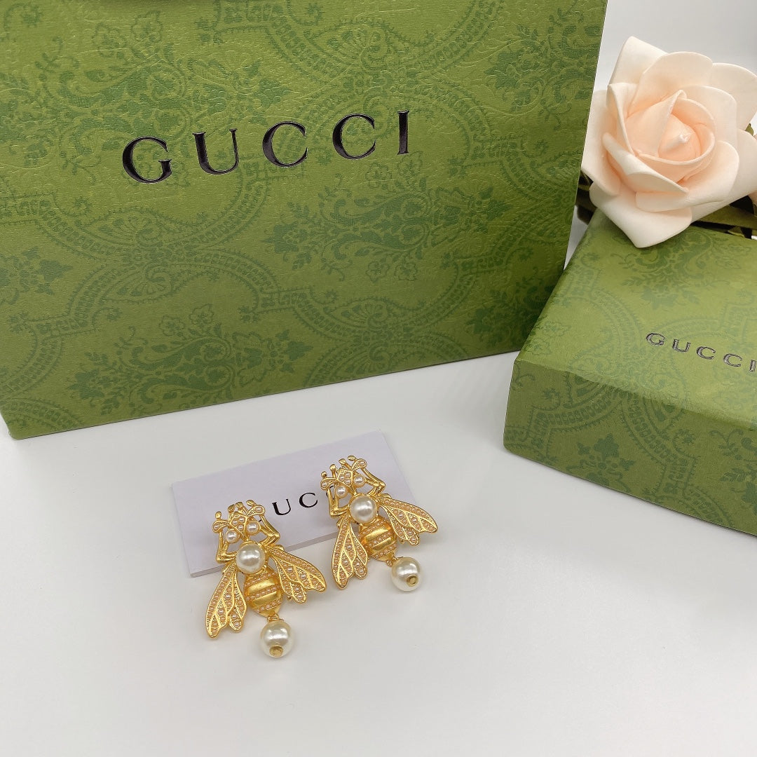 Bee gloden earrings