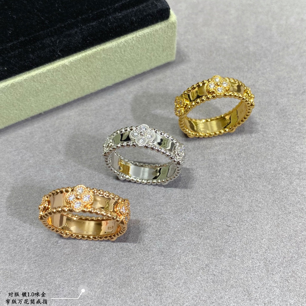 18K White Gold Perlée Clovers Ring