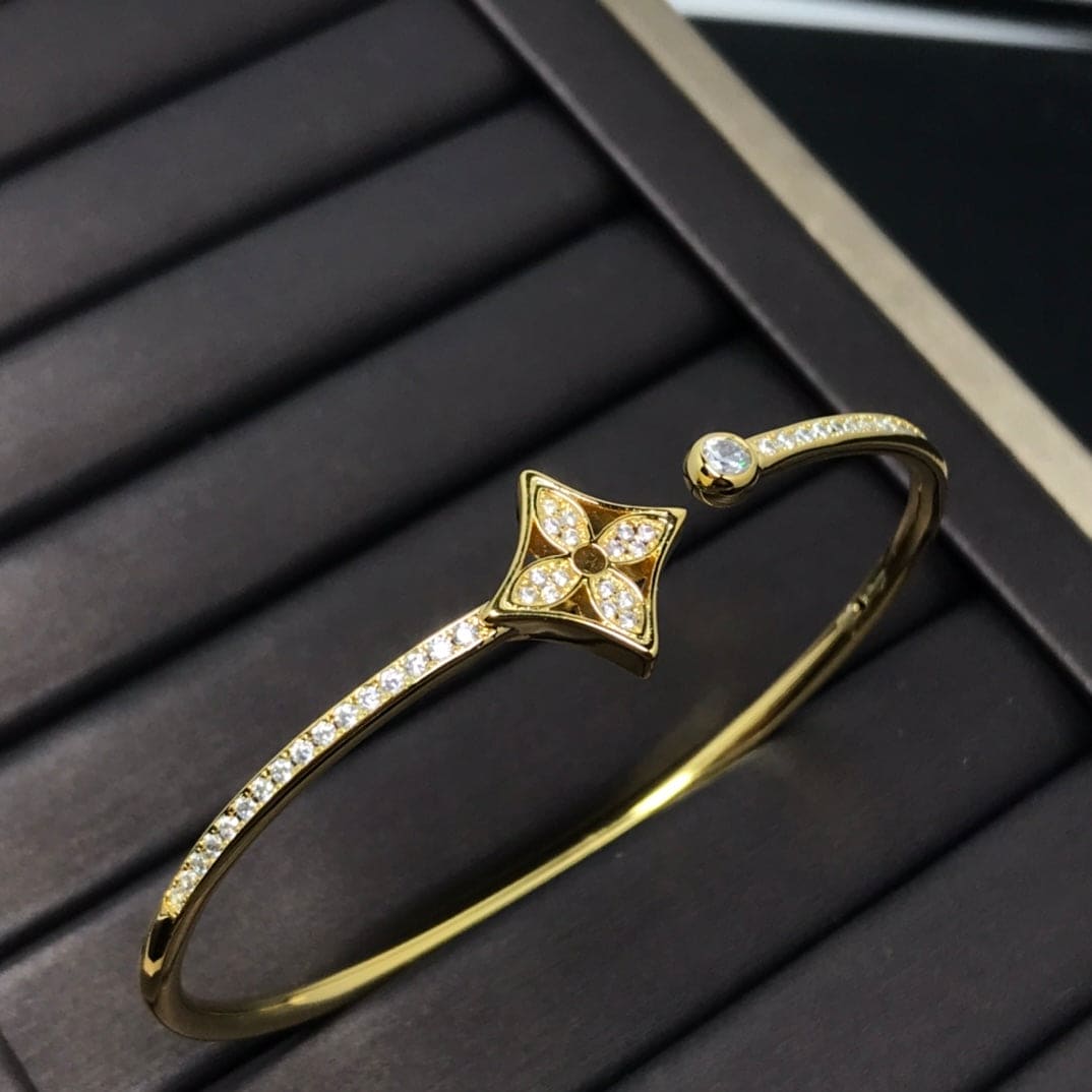 18K Louis Idylle Blossom Twist Bracelet