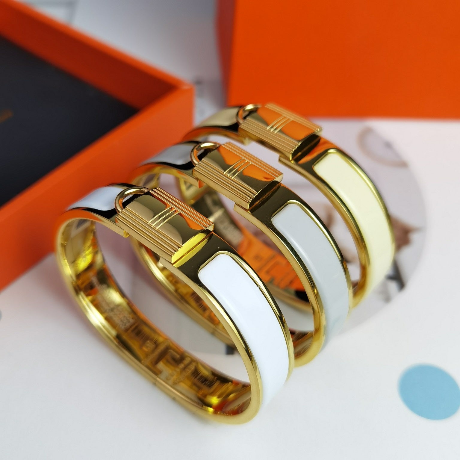 18K Clic Cadenas White H Bracelet