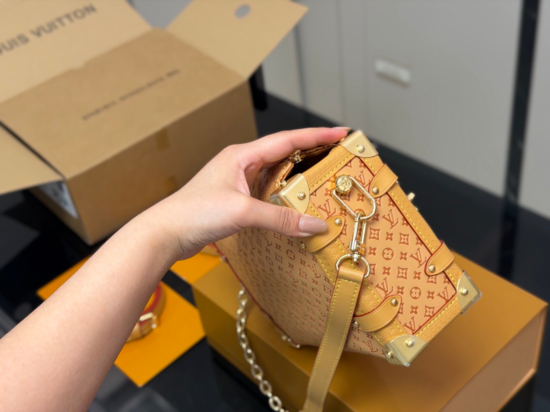 High-End Women's Fashion Handbags-25