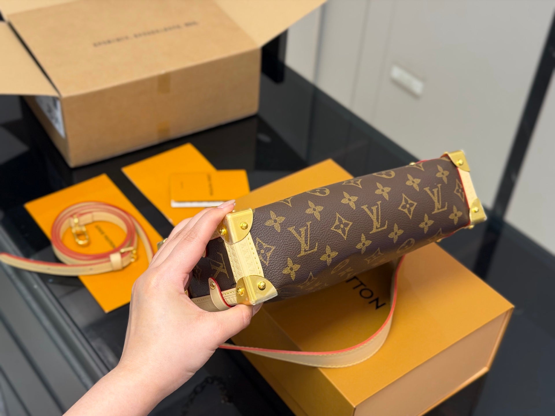 High-End Women's Fashion Handbags-24