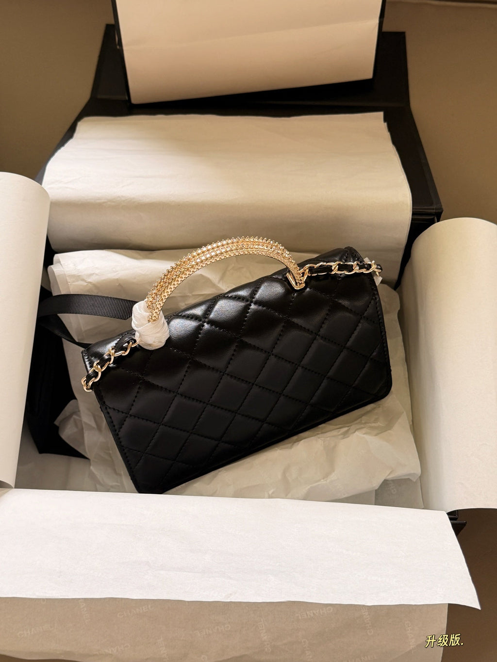 Luxury and Contemporary-Luxury Handbags Crafted Exclusively for Elegant Ladies-9