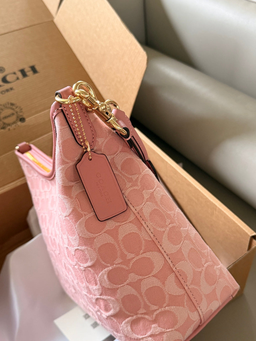 Luxury and Contemporary-Luxury Handbags Crafted Exclusively for Elegant Ladies-6