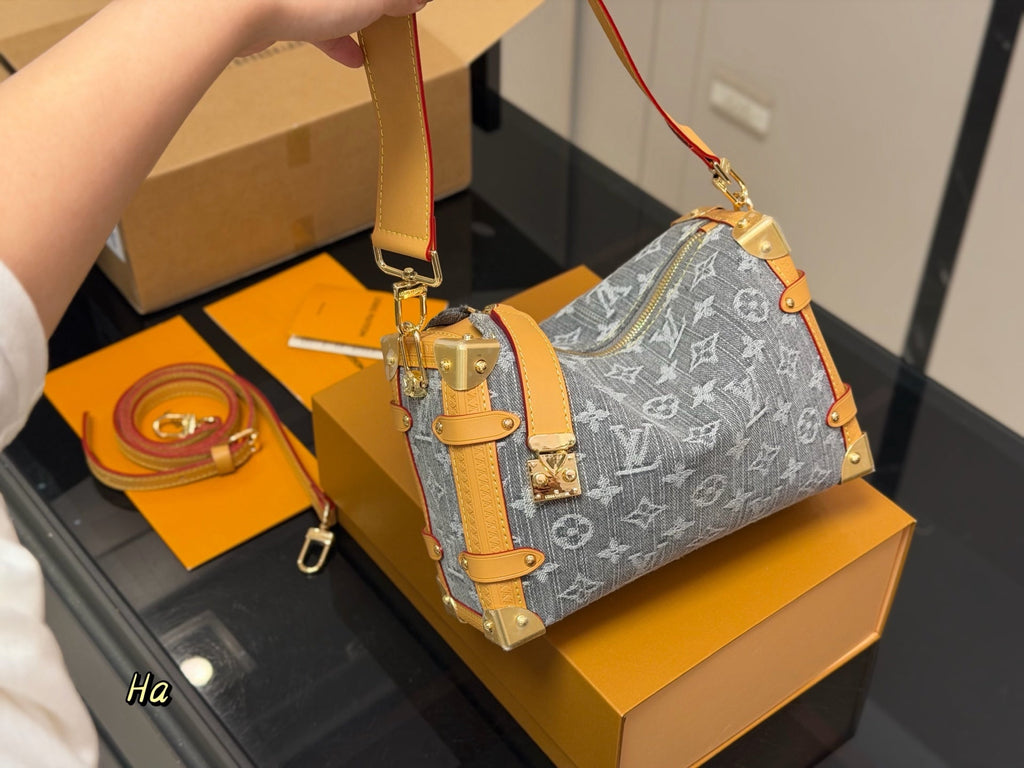 High-End Women's Fashion Handbags-25