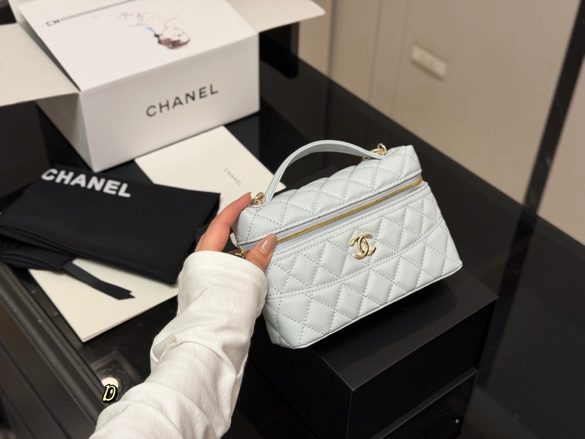 High-End Women's Fashion Handbags-28