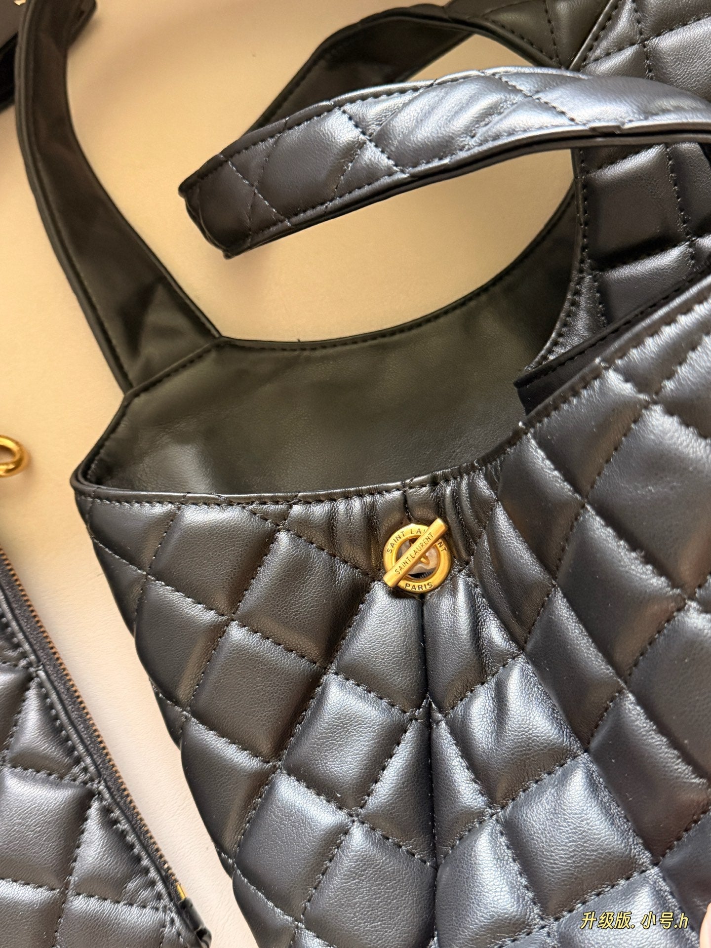 Luxury and Contemporary-Luxury Handbags Crafted Exclusively for Elegant Ladies-4