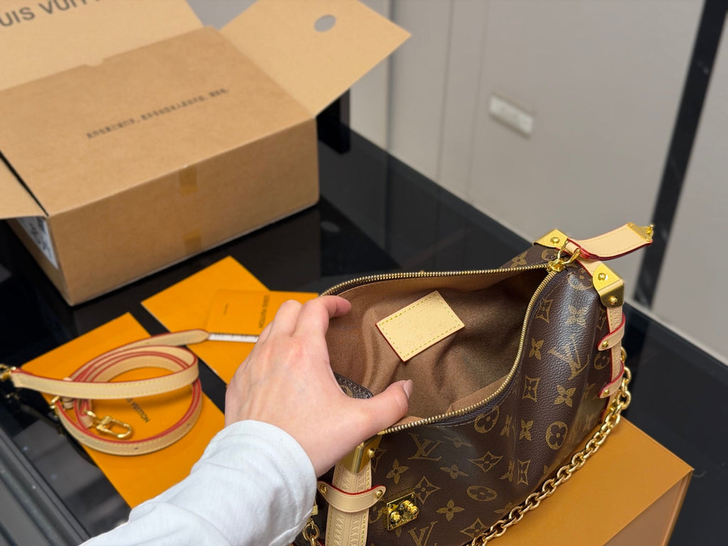 High-End Women's Fashion Handbags-24