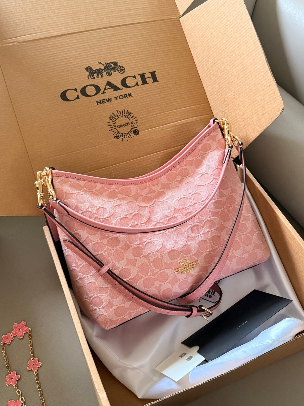Luxury and Contemporary-Luxury Handbags Crafted Exclusively for Elegant Ladies-6