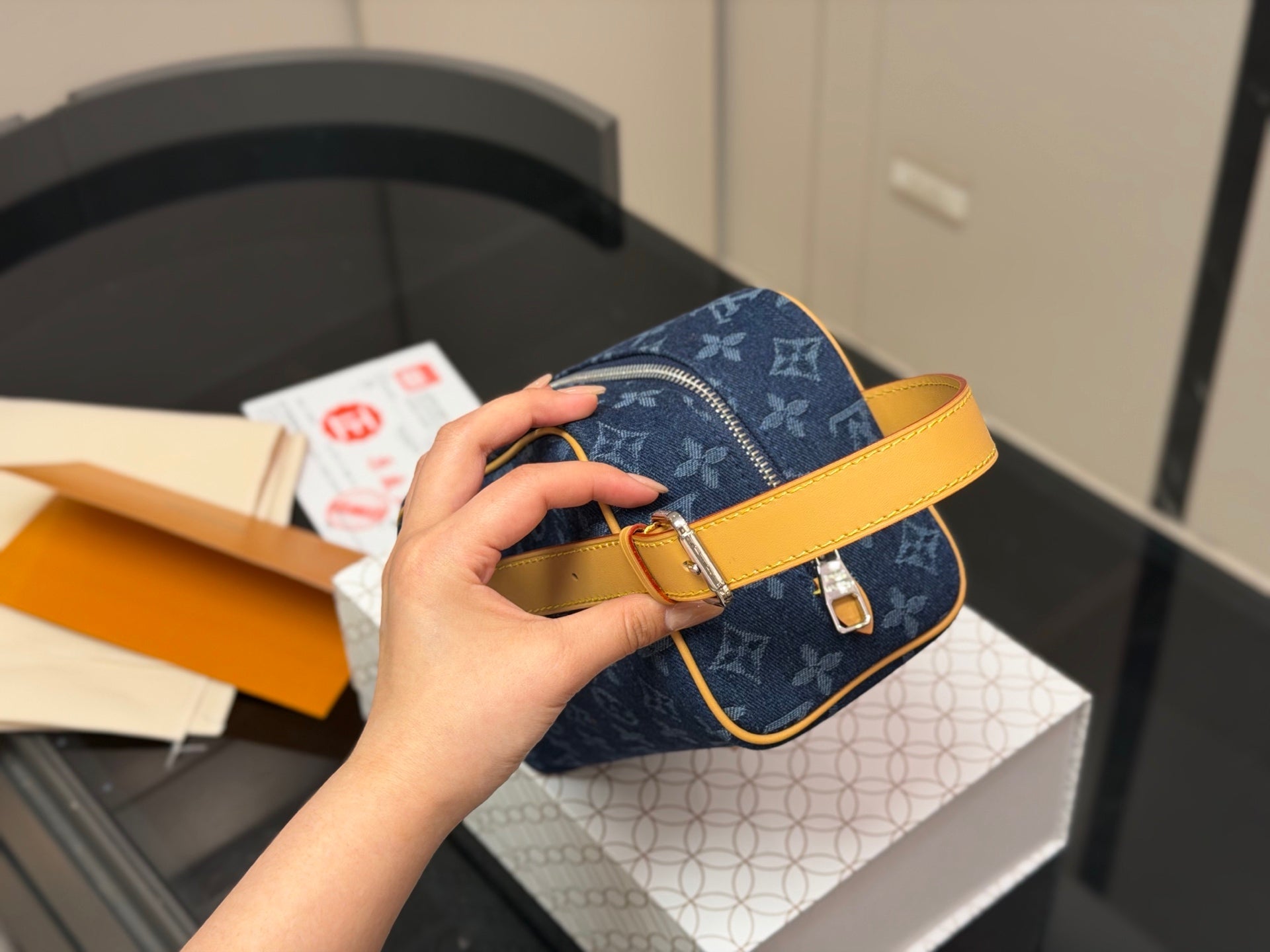 High-End Women's Fashion Handbags-15