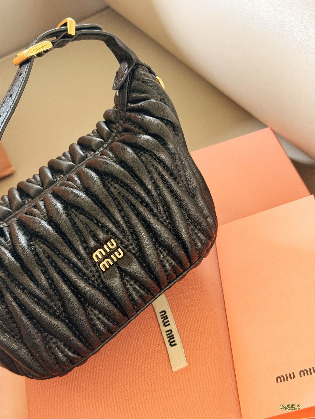 Luxury and Contemporary-Luxury Handbags Crafted Exclusively for Elegant Ladies-8