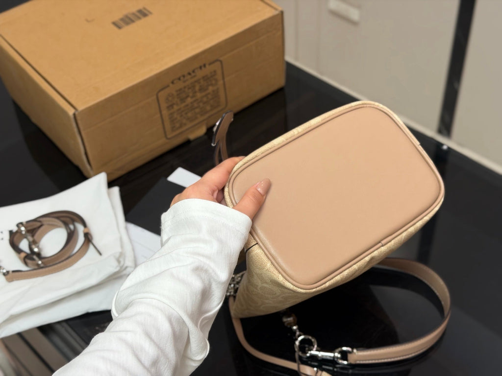 High-End Women's Fashion Handbags-21