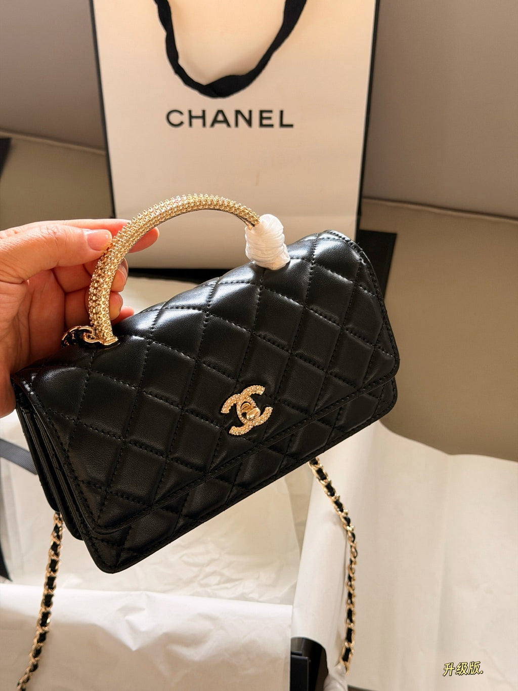 Luxury and Contemporary-Luxury Handbags Crafted Exclusively for Elegant Ladies-9