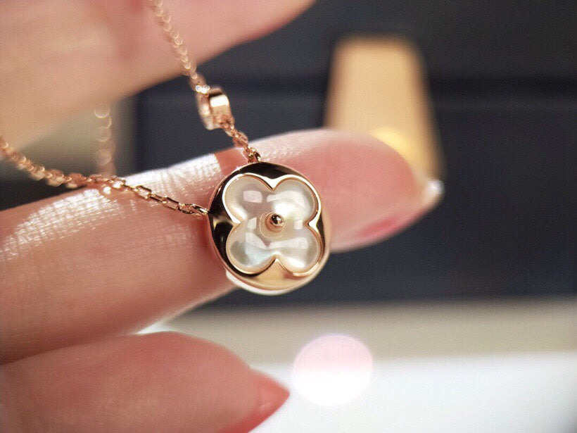 High-Quality Mother-of-Pearl and Diamond Necklace