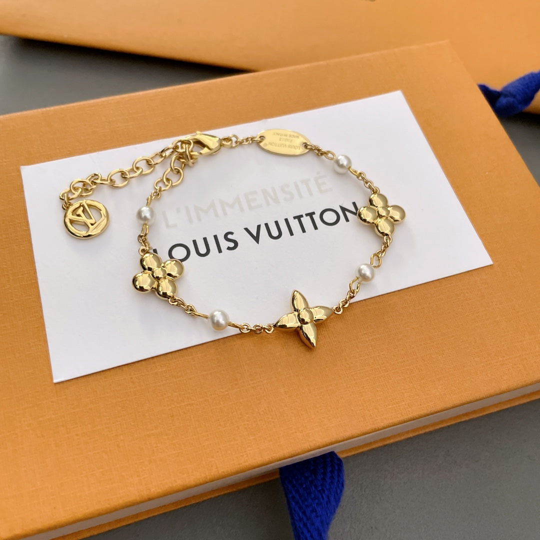 High-Quality Gold-Flower Pearl Bracelet