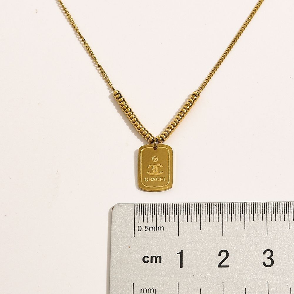 Fragrance/three-sided three-dimensional letter necklace