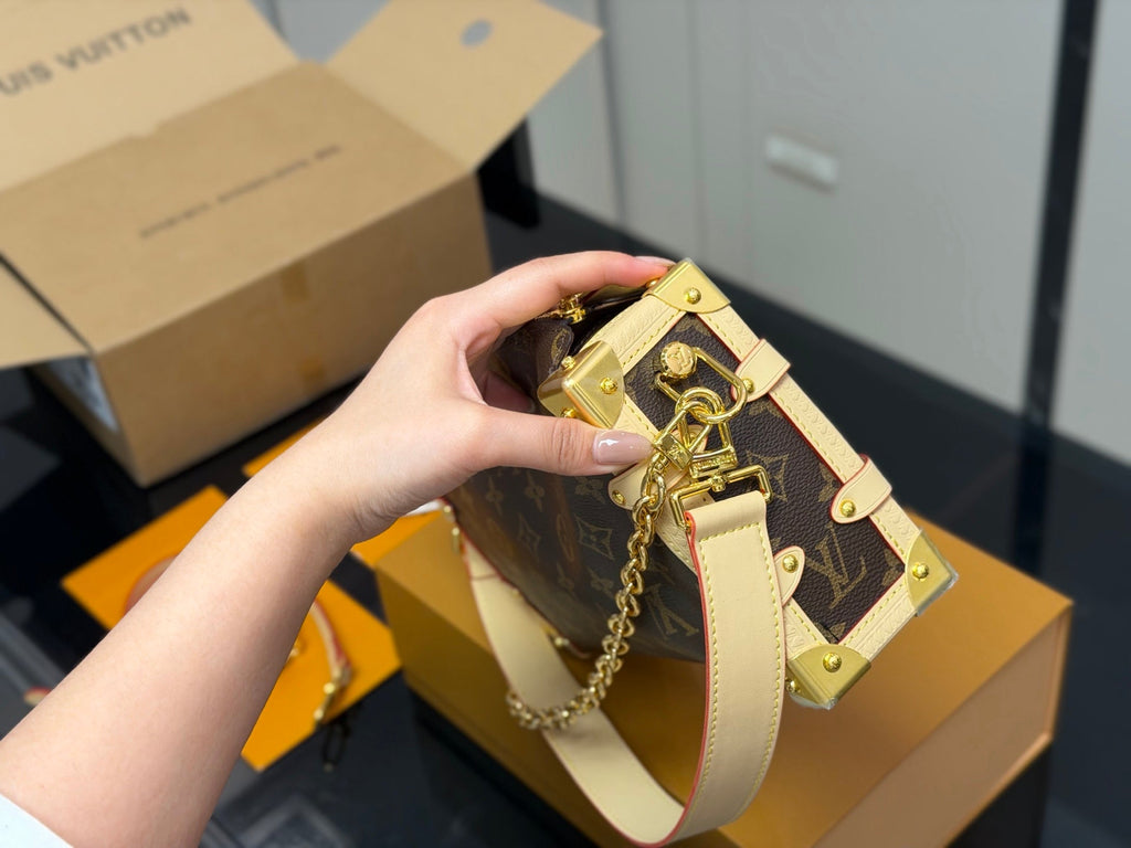 High-End Women's Fashion Handbags-24