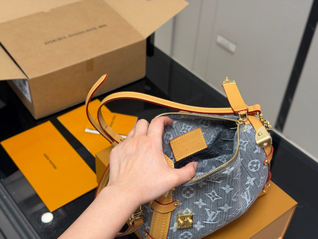High-End Women's Fashion Handbags-25