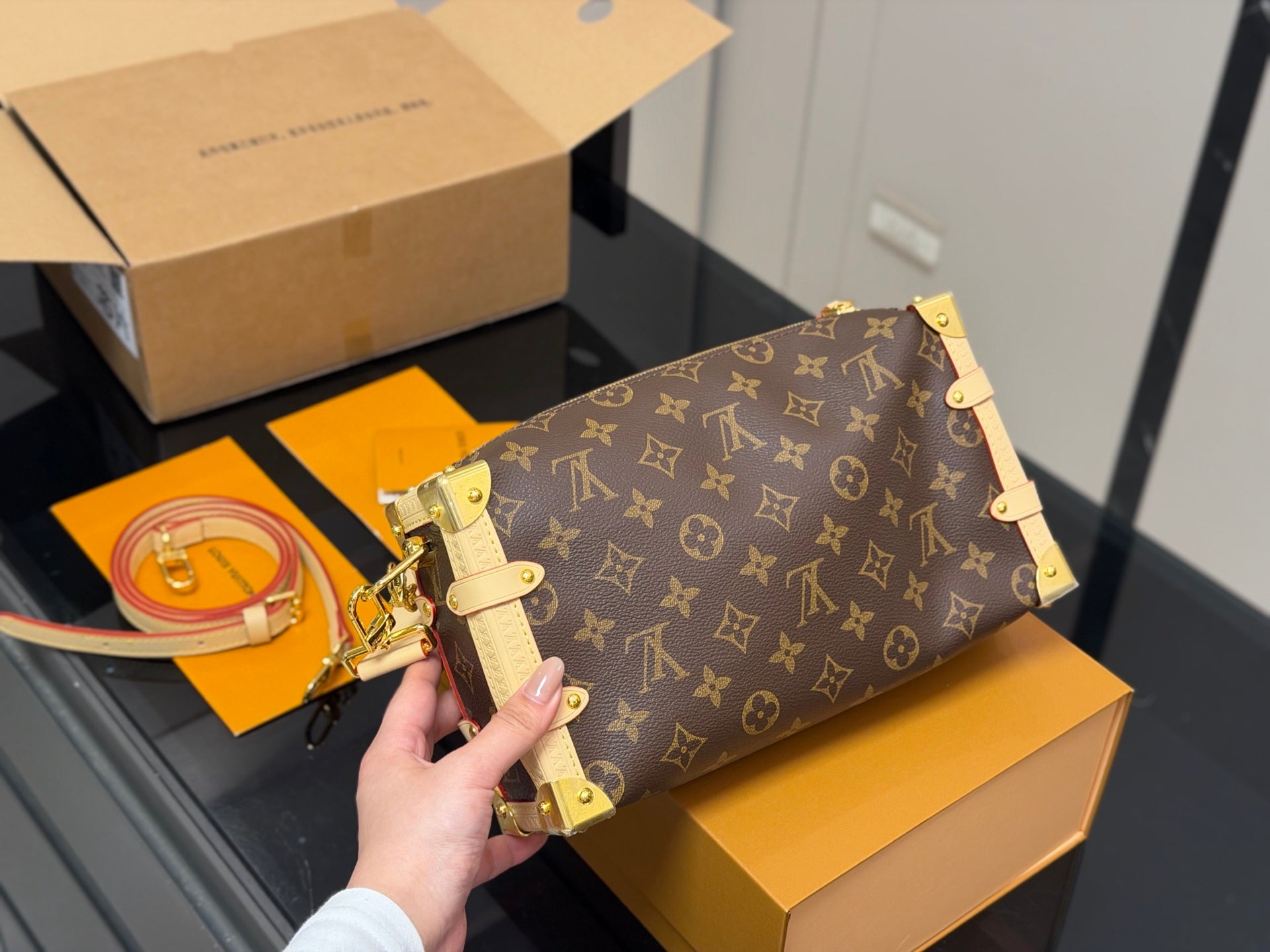 High-End Women's Fashion Handbags-24