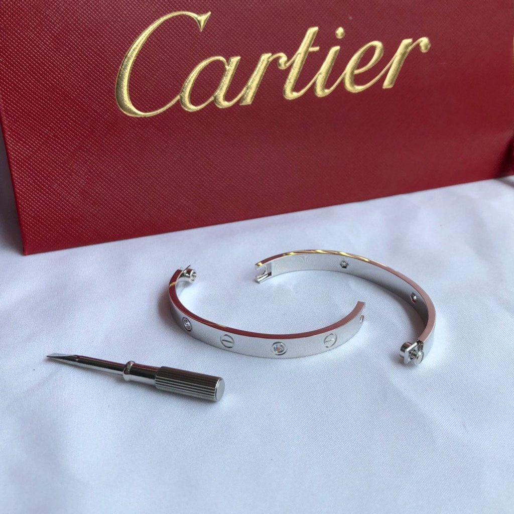 Classic 4-diamond Love Bracelet