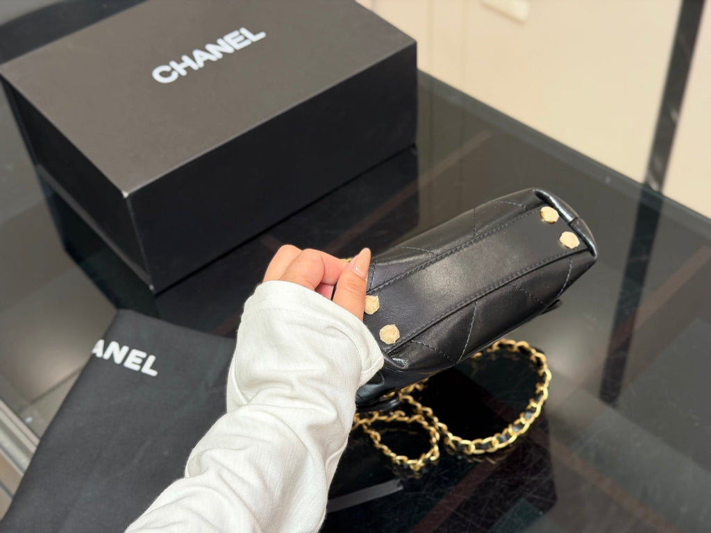 Luxury and Contemporary-Luxury Handbags Crafted Exclusively for Elegant Ladies-3
