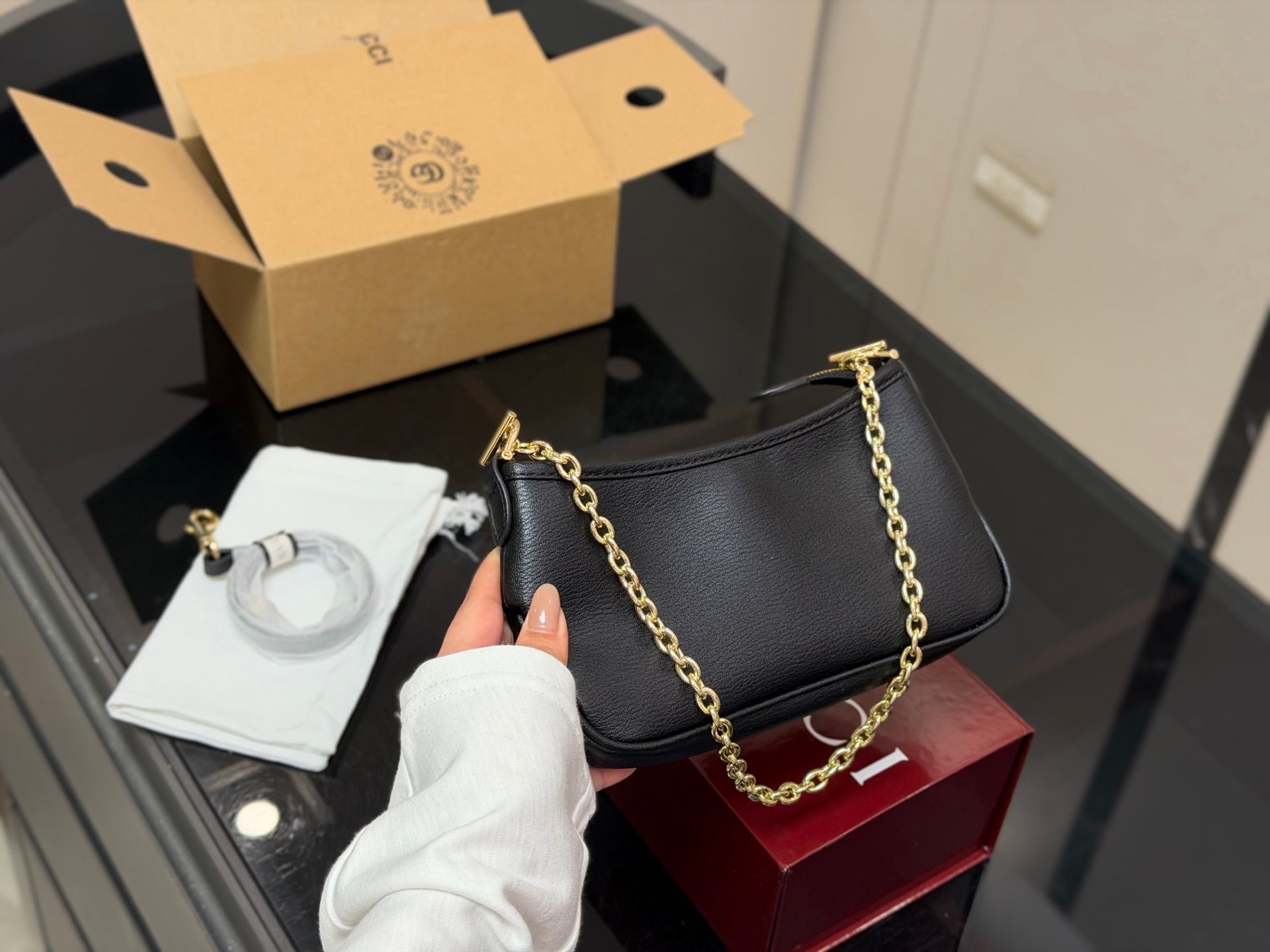 High-End Women's Fashion Handbags-19