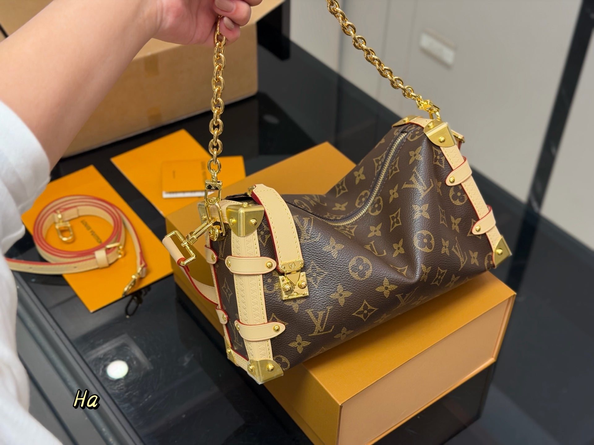 High-End Women's Fashion Handbags-24
