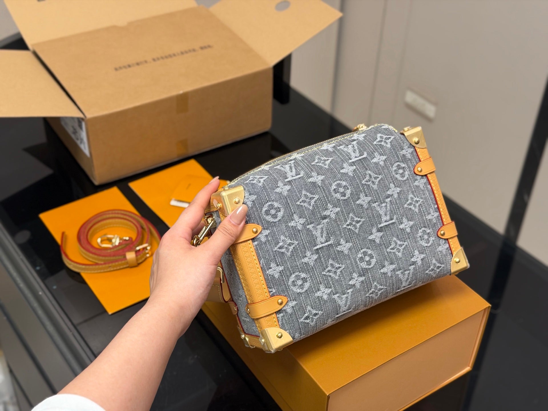 High-End Women's Fashion Handbags-25