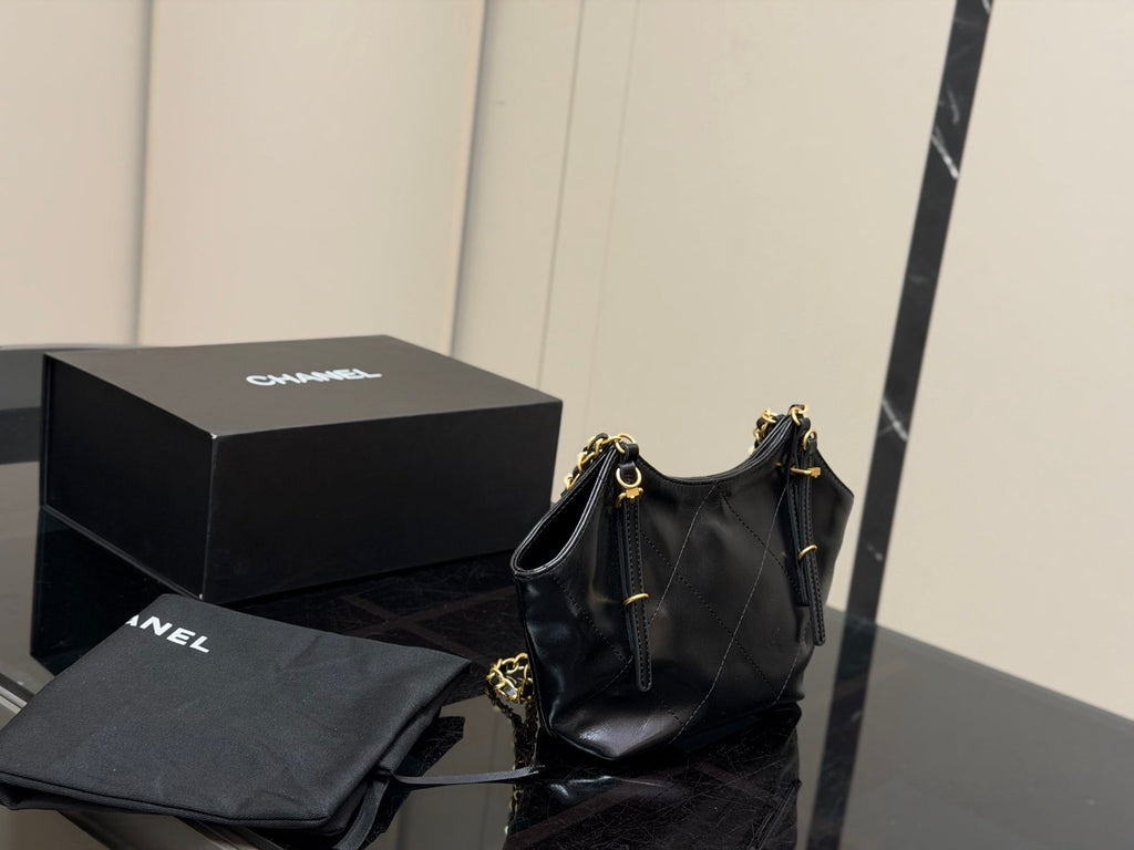 Luxury and Contemporary-Luxury Handbags Crafted Exclusively for Elegant Ladies-3