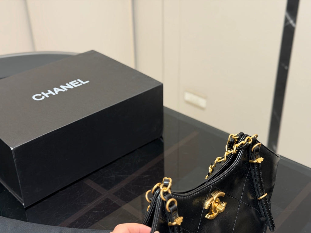 Luxury and Contemporary-Luxury Handbags Crafted Exclusively for Elegant Ladies-3