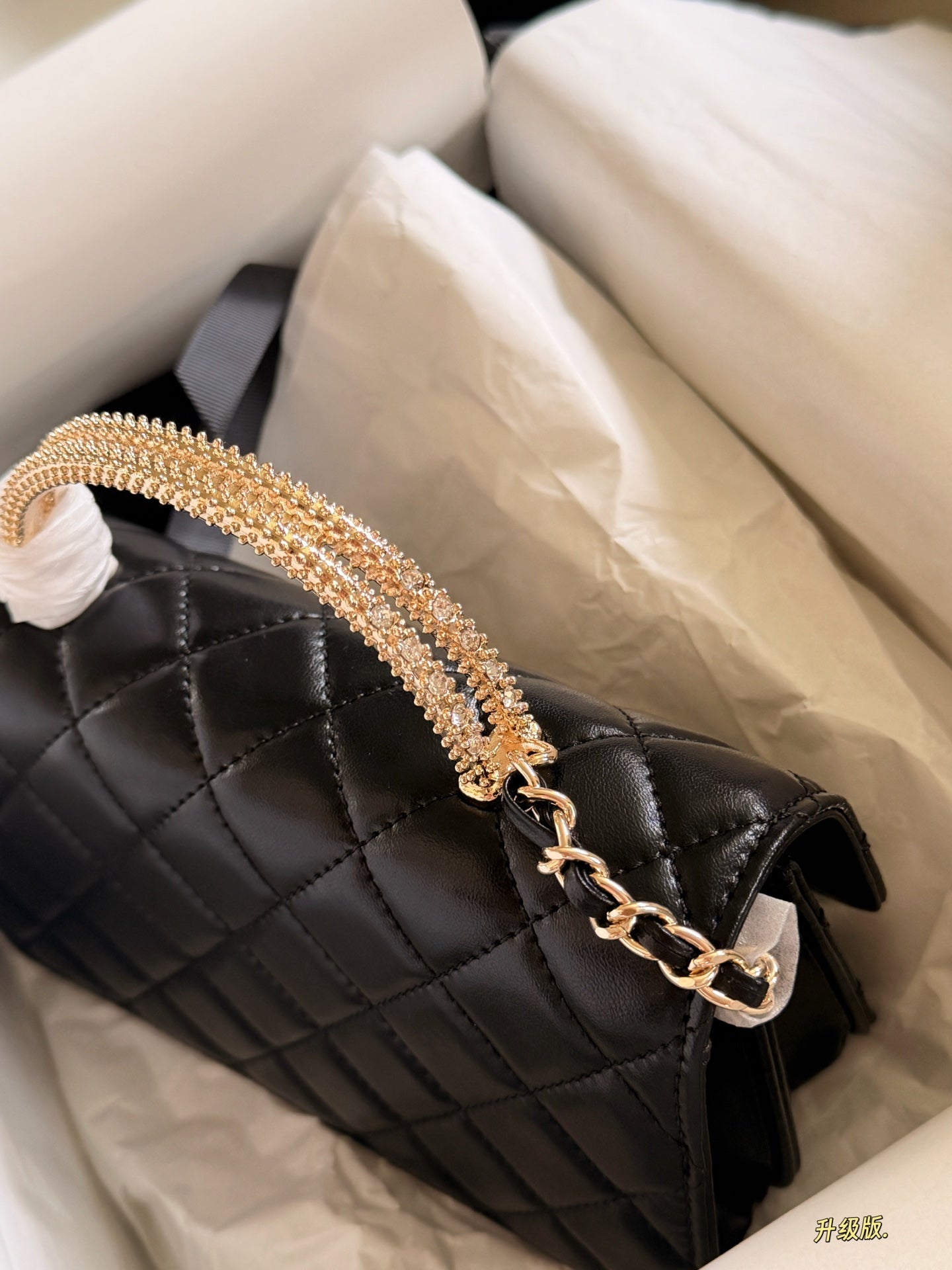Luxury and Contemporary-Luxury Handbags Crafted Exclusively for Elegant Ladies-9