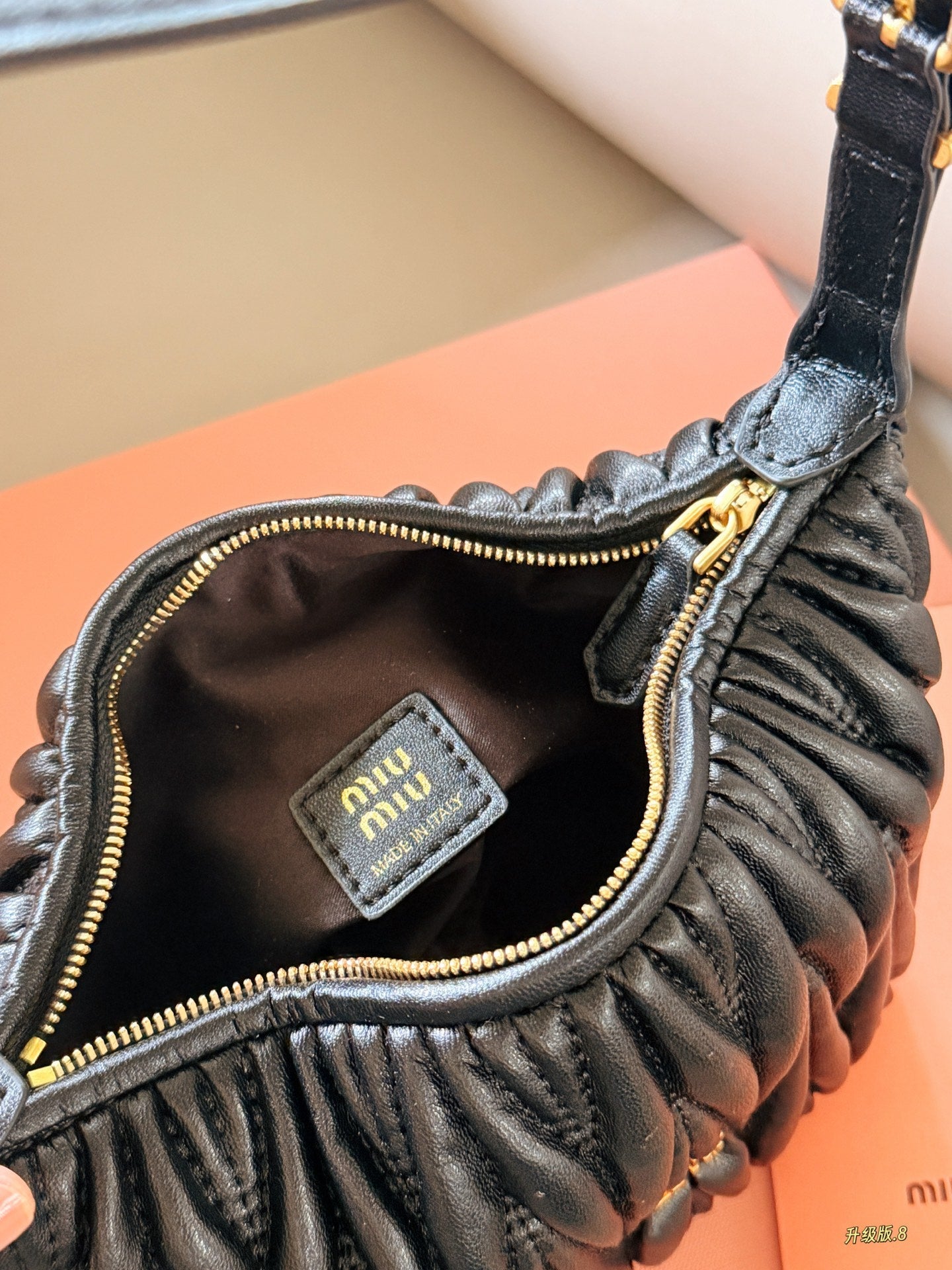 Luxury and Contemporary-Luxury Handbags Crafted Exclusively for Elegant Ladies-8