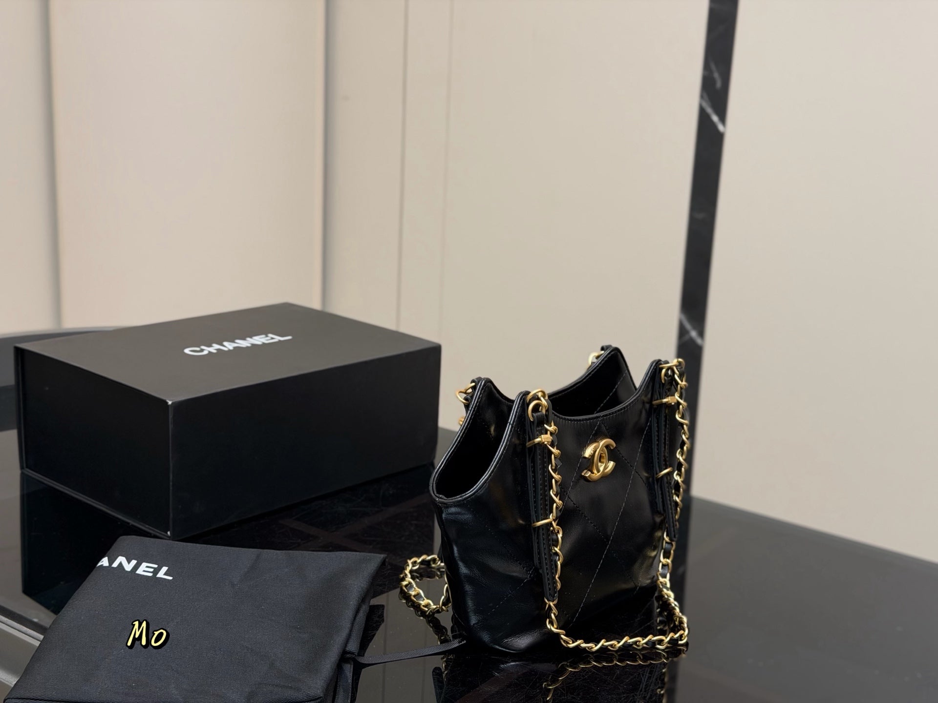Luxury and Contemporary-Luxury Handbags Crafted Exclusively for Elegant Ladies-3