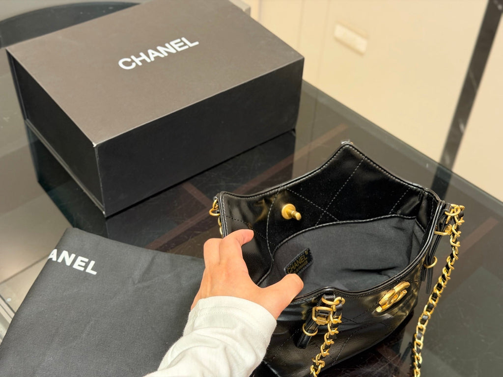 Luxury and Contemporary-Luxury Handbags Crafted Exclusively for Elegant Ladies-3