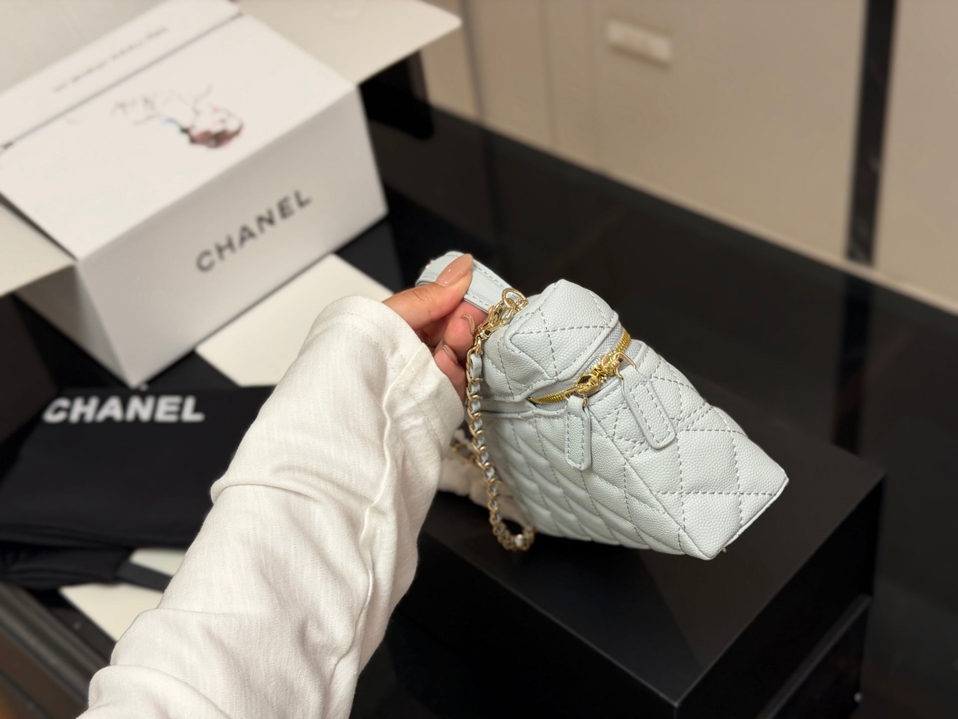 High-End Women's Fashion Handbags-28