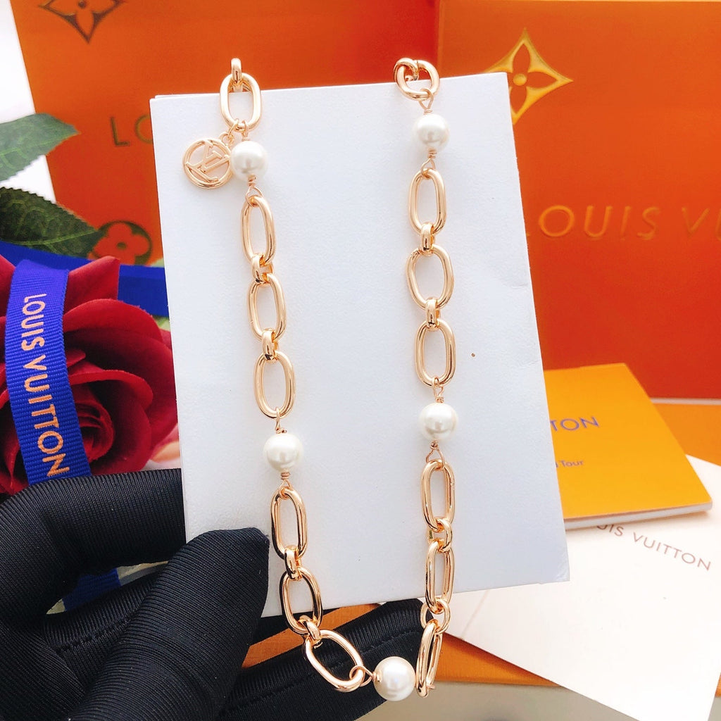 Pearl Clasp Necklace