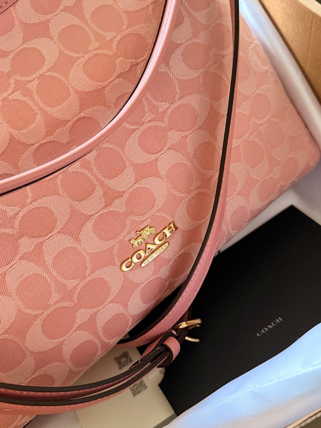 Luxury and Contemporary-Luxury Handbags Crafted Exclusively for Elegant Ladies-6