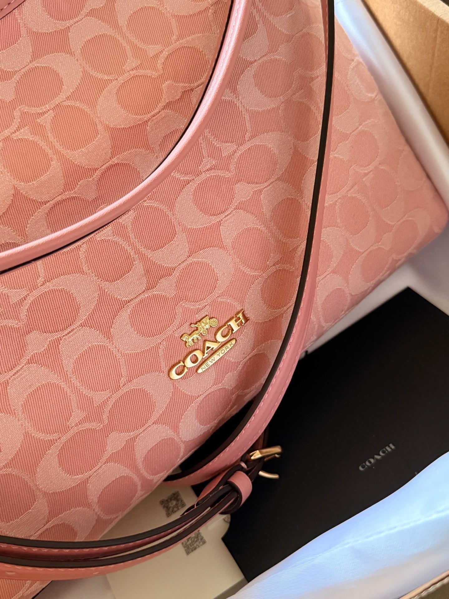 Luxury and Contemporary-Luxury Handbags Crafted Exclusively for Elegant Ladies-6