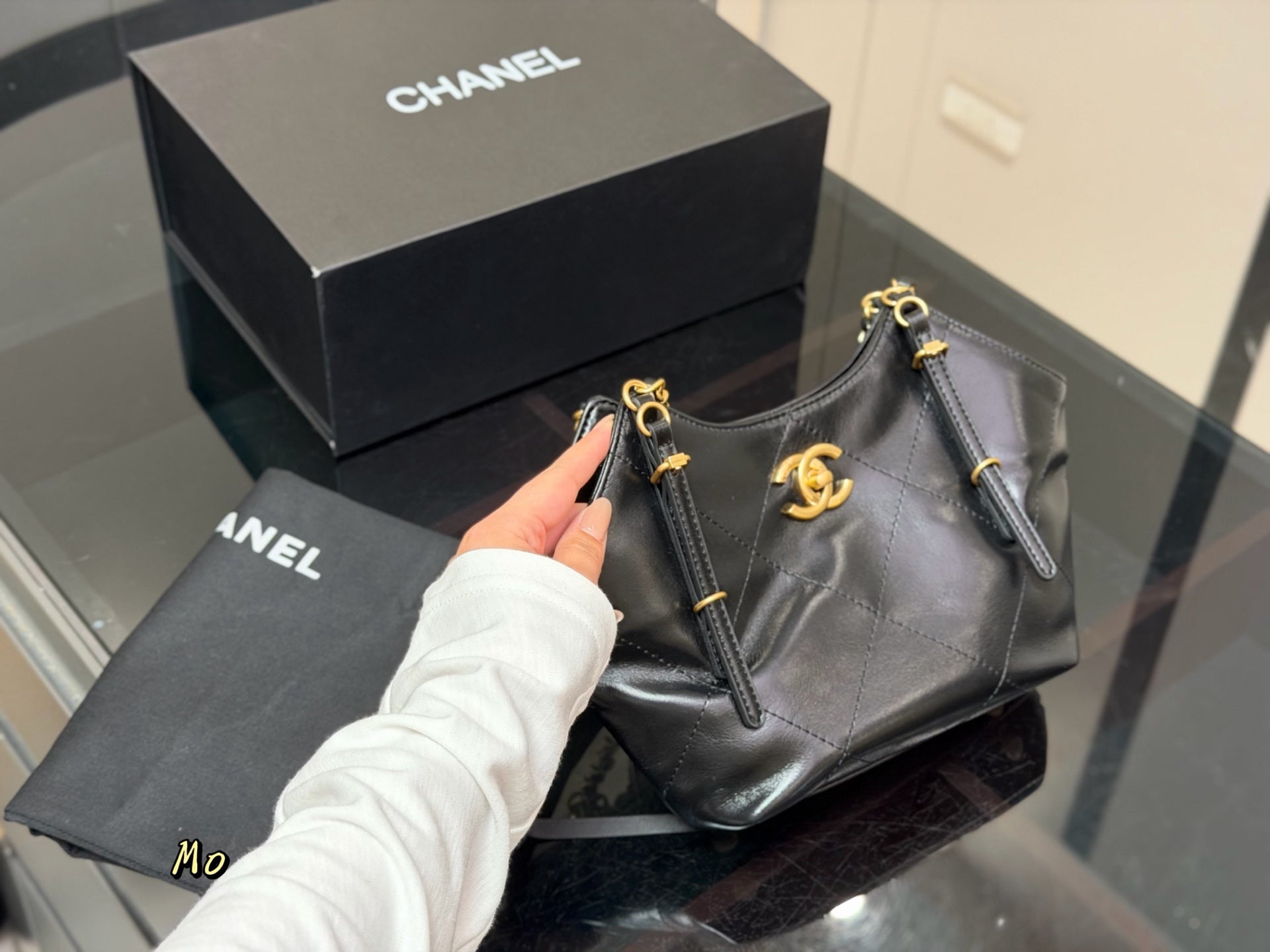 Luxury and Contemporary-Luxury Handbags Crafted Exclusively for Elegant Ladies-3